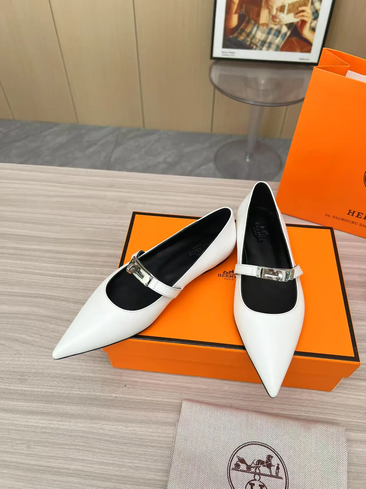 👟👟Ex-factory price 520👟👟, 2025 top product Hermes new genuine handmade shoes, purely handmade, a must-collect item! The perfect holiday accessory! Our pursuit of quality products is always the best! Don't give in! Comfort and originality, not following trends, and not deliberately expressing oneself are the consistent pursuits of Hermes and its fans! [Material] Upper: top layer leather, lining: genuine leather. Size 35-42